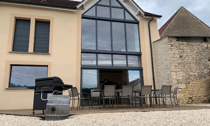 Ladoix-Serrigny House | 320 m² House ∙ 5 bedrooms ∙ 10 guests
