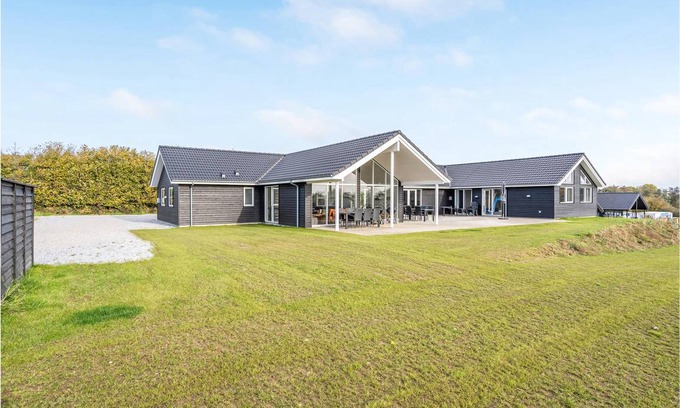 Mommark Strand House | 325 m² House ∙ 10 bedrooms ∙ 24 guests