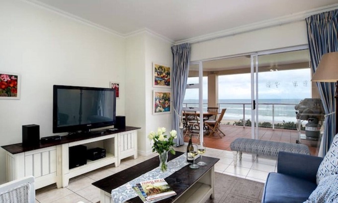 Illovo Beach Apartment | 33 La Mer- Incredibly spectacular sea & beach view
