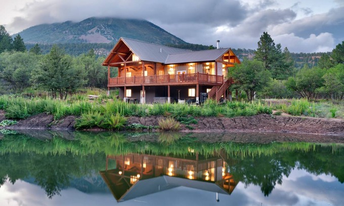 Monticello Cabin | 344 m² Cabin ∙ 6 bedrooms ∙ 29 guests
