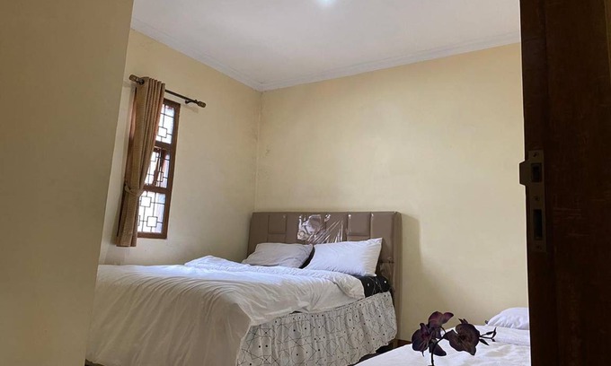 Lembang Hotel | 35 m² Hotel ∙ 3 bedrooms ∙ 6 guests