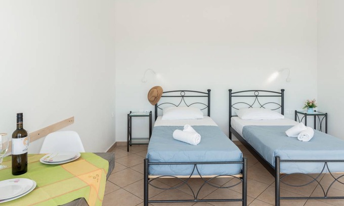 Perivolos Cabin | 35 m² Lodge ∙ 1 bedroom ∙ 2 guests