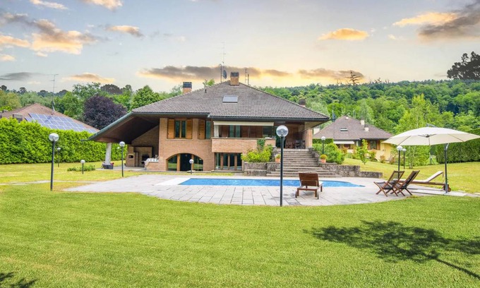 Corgeno Villa | 350 m² Villa ∙ 3 bedrooms ∙ 8 guests