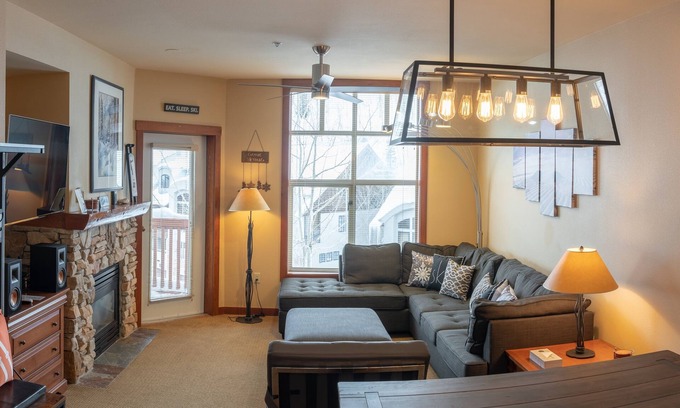 Salt Lake Mountain Resorts Condo | 3505 - One Bedroom + Den Standard Powderhorn Lodge by RedAwning
