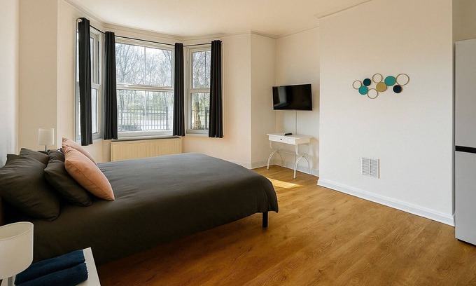 Harringay House | 356 Manor House Central London Room 1