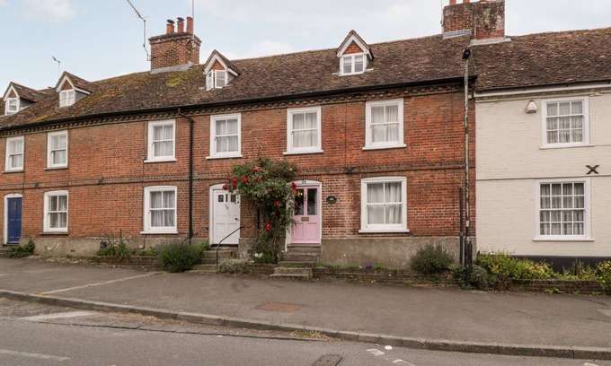 Downton Cottage | 36 HIGH STREET, pet friendly, with open fire in Downton, Wiltshire