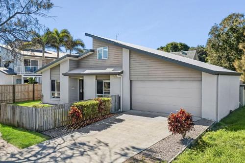 Marcoola House | 36 Petrie Avenue