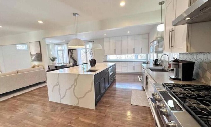 Champlin House | 3600 sq ft Home with 1 King, 3 Queens, 2 full beds in a safe, quiet neighborhood