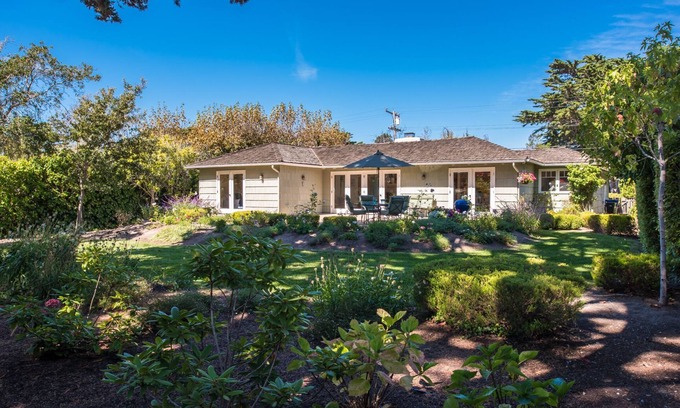 Hatton Fields House | 3757 Garden House Sanctuary ~ Private, Fenced Yard