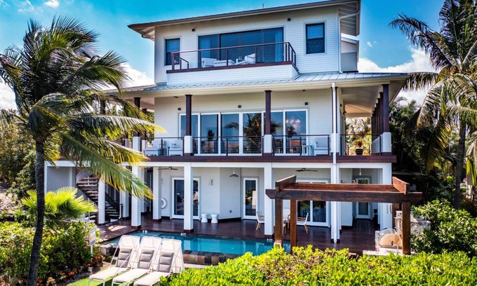 Seven Mile Beach House | 378 m² House ∙ 5 bedrooms ∙ 12 guests
