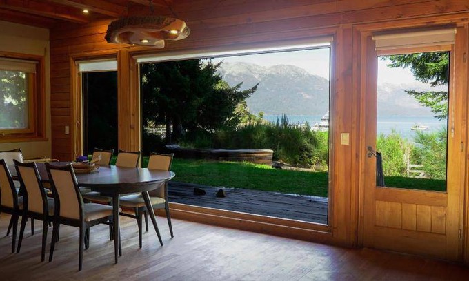 Angostura House | 380 m² House ∙ 4 bedrooms ∙ 10 guests