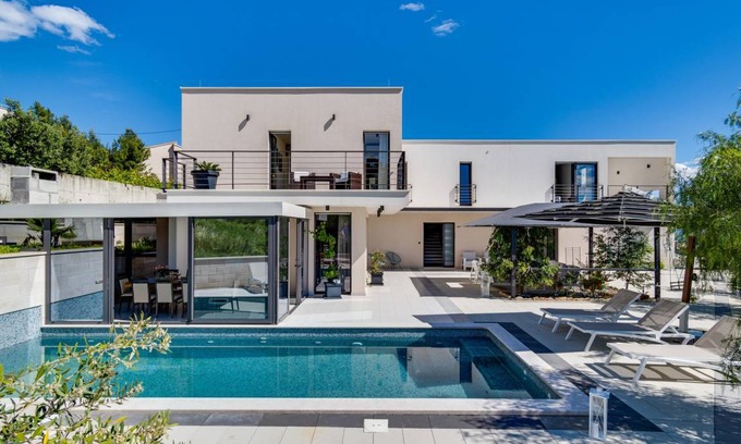 Podstrana Villa | 390 m² Villa ∙ 4 bedrooms ∙ 8 guests
