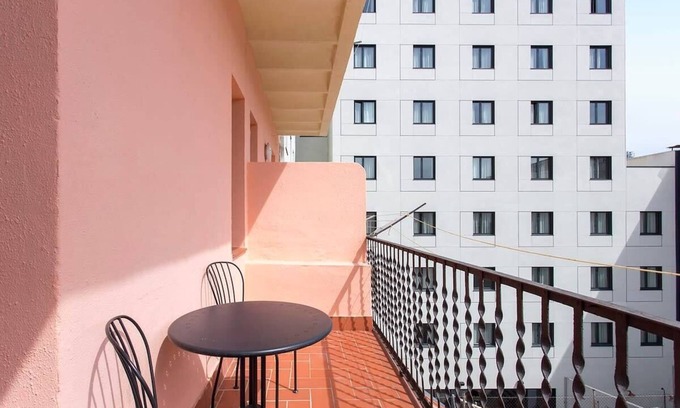 El Parc i la Llacuna del Poblenou Apartment | 3BD for Families in Poblenou next to the beach!