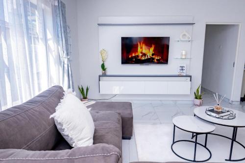 North-West District Apartment | 3bd home with Starlink WiFi , pool, near CBD & Airport