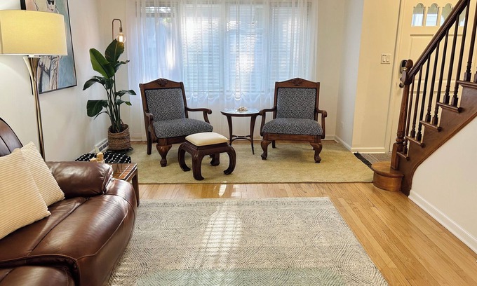 Lake Forest House | 3BD Townhome Downtown Lake Forest