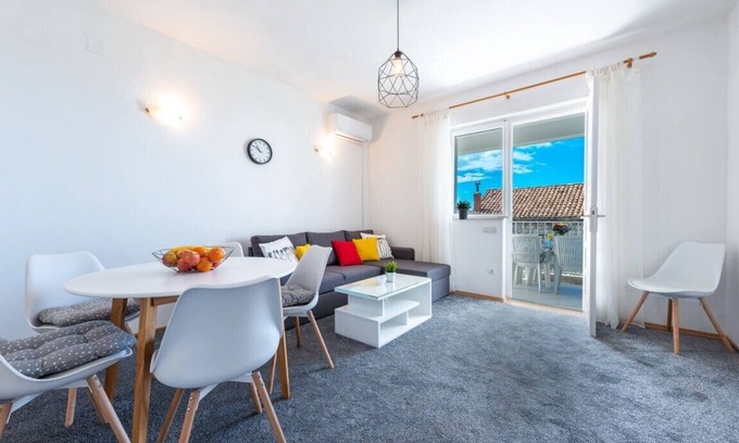 Pile Apartment | 3bedroom apartment near Old Town!