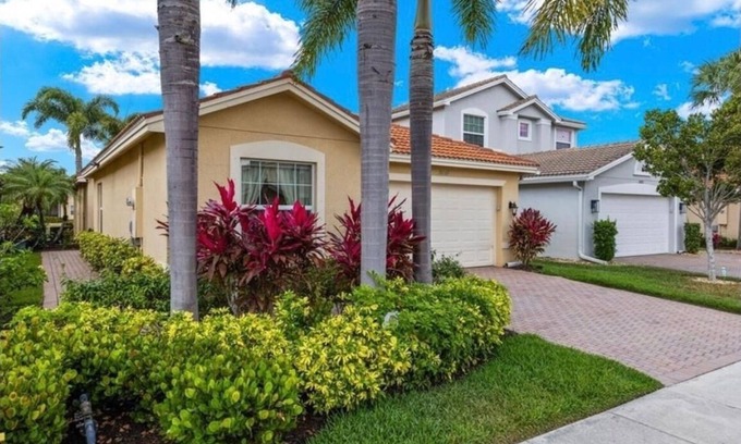 Botanica Lakes House | 3Beds and 2Baths Beautiful and Comfort Home for Your Vacation.