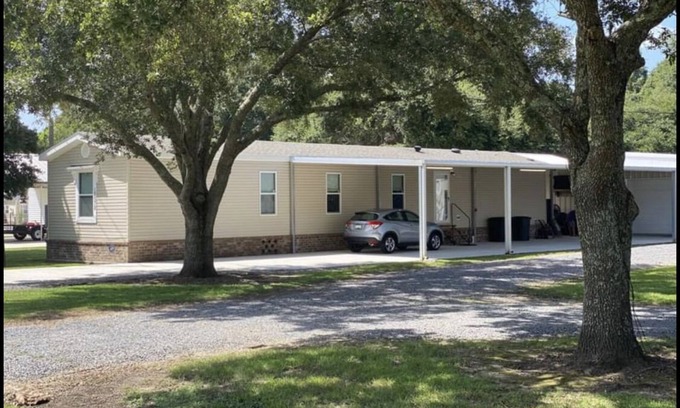 Gonzales House | 3BR/2BA premium home on quiet street