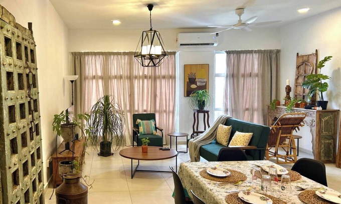 Brickfields Apartment | 3BR - KL Sentral - L26 Modern Vintage - City View