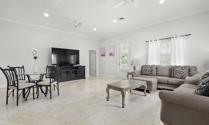 Palm Cay Condo | 3BR luxury condo