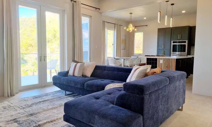 East End House | 3BR Luxury Escape/Near Beach/With Workspaces
