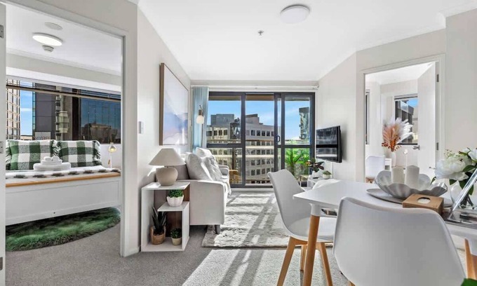 Grafton Apartment | 3BR Prime Spot, Walk Everywhere by Zodiak Stays