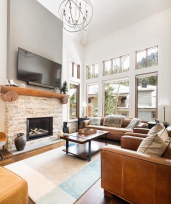 Nordic Estates House | 3BR, Taluswood Heights, Luxury, Private Hot Tub, Ski-in Ski-Out, by Harmony Whistler