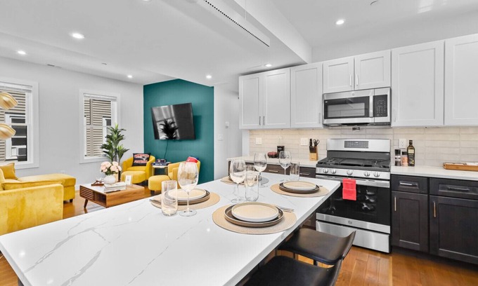 East Somerville Apartment | 3BR2Bth TD Garden/BOS/MIT/Harvard/2 Parking Spaces