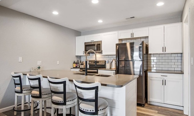Lake Ozark Condo | 3MM, fully remolded, main channel lakefront with pool