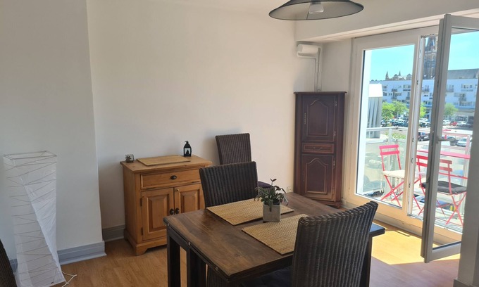 Calais City Center Apartment | 3p apartment with quiet balconies in lively WIFI area