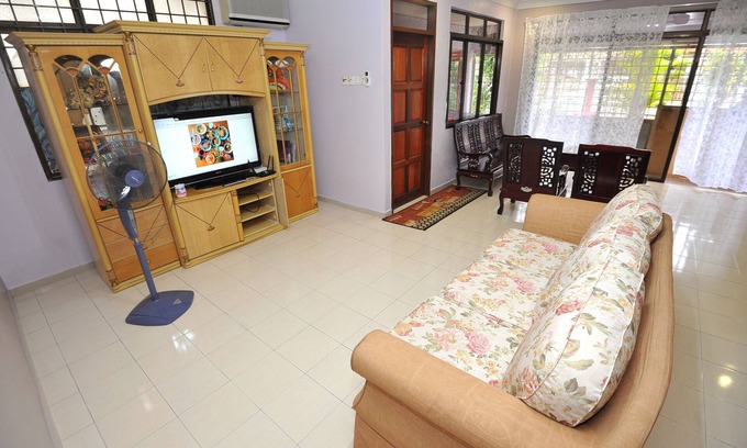 Bayan Lepas House | 3R3B Semi-D Hillside landed nearby SPICE Arena & Airport.