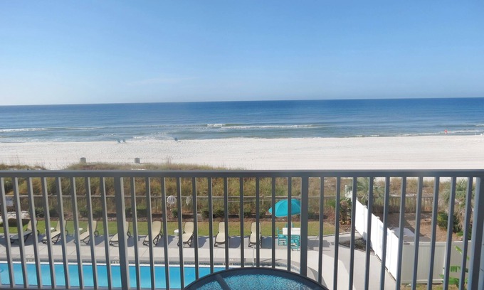 Crescent Beach Condo | 3rd floor, 2 QBs in master w/attached FB, 2nd FB, Q sleeper sofa in living room