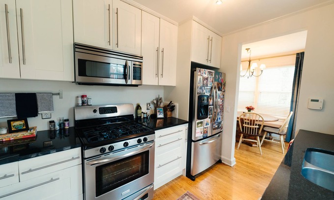 Whitebridge House | 4 bed/2 bath music themed cozy home