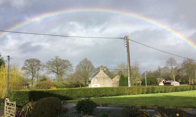 Couesmes-Vauce House | 4 bed/bath farmhouse,grand garden, pool, BBQ, Normandy,Brittany, Pays de Loire