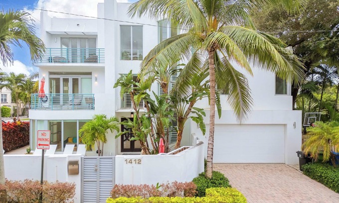 Colee Hammock House | 4-Bed + Den with pool in Las Olas, Ft Lauderdale