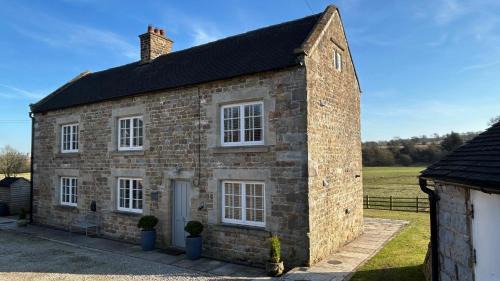 Winkhill House | 4 Bed Farmhouse Alton Towers Chatsworth Polar Bear