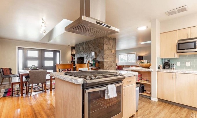 Vancouver House | 4-bed home w GameRoom, FirePit & Saltwater Hot Tub