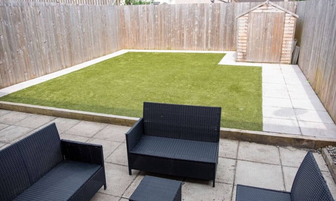 Coatbridge House | 4-Bed House near Glasgow with Parking & Garden
