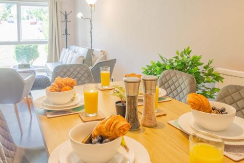 Guildford House | 4 Bed House Perfect for Contractors - Families and Relocation