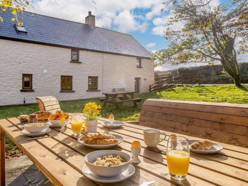 Llanvair Kilgeddin House | 4 Bed in Abergavenny 88014
