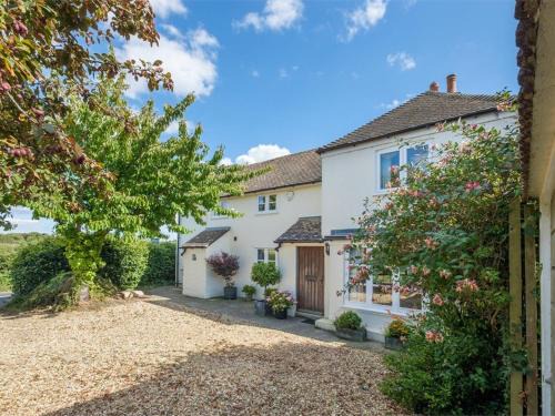 Ningwood House | 4 Bed in Ningwood IC048