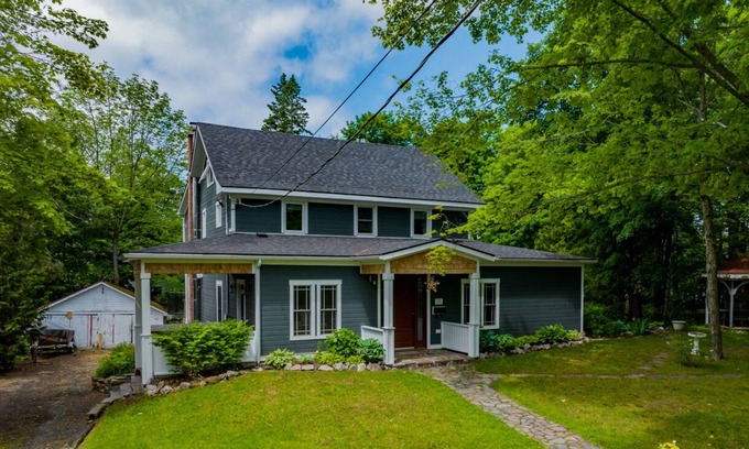 Parry Sound House | 4 Bedroom, 2.5 Bath in town