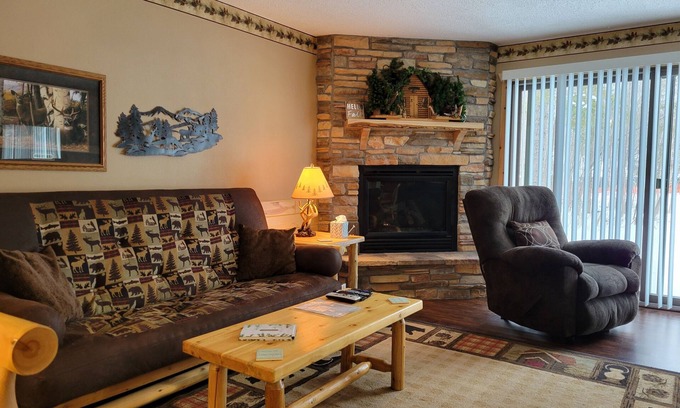 Hill City House | 4 Bedroom - 3 Bathroom Townhome with easy access to Activities