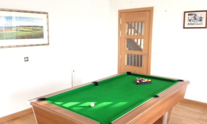 St. Andrews House | 4 bedroom,5 bathroom,gamesroom, garden & parking, perfect for golf in St Andrews