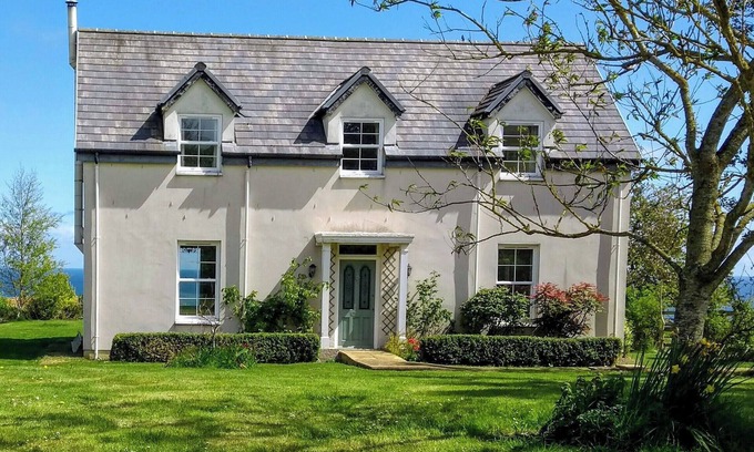 Berwick-upon-Tweed Cottage | 4 bedroom accommodation in Lamberton, near Berwick