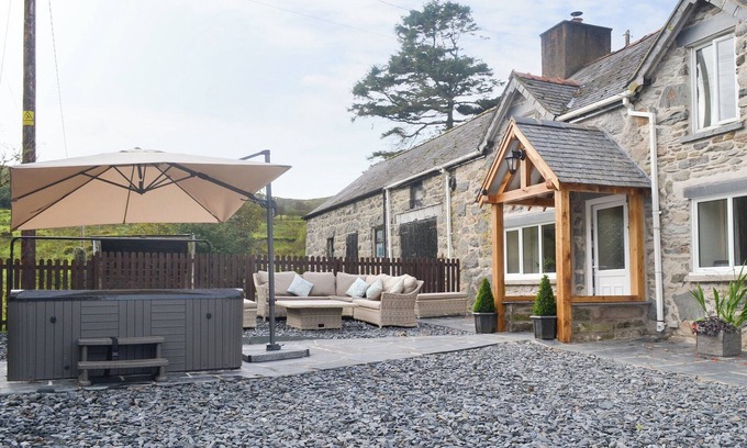 Cwmtirmynach Cottage | 4 bedroom accommodation in Llangwm, near Corwen