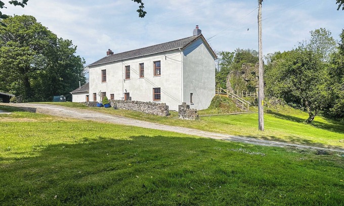 Llangain Cottage | 4 bedroom accommodation in Carmarthen