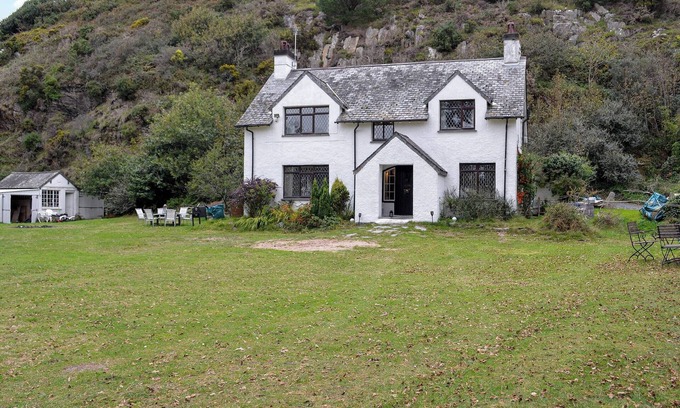 Morfa Bychan Cottage | 4 bedroom accommodation in Morfa Bychan, near Porthmadog