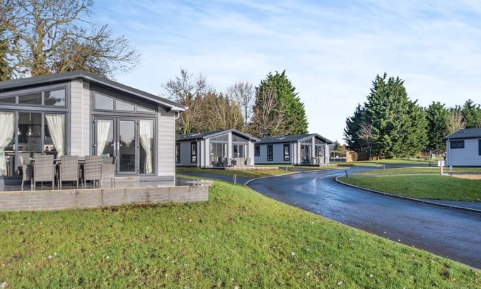 Great Coxwell Ski Chalet | 4 bedroom accommodation in Faringdon