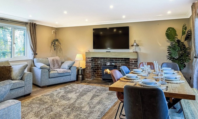 Stramshall Cottage | 4 bedroom accommodation in Spath, near Uttoxeter